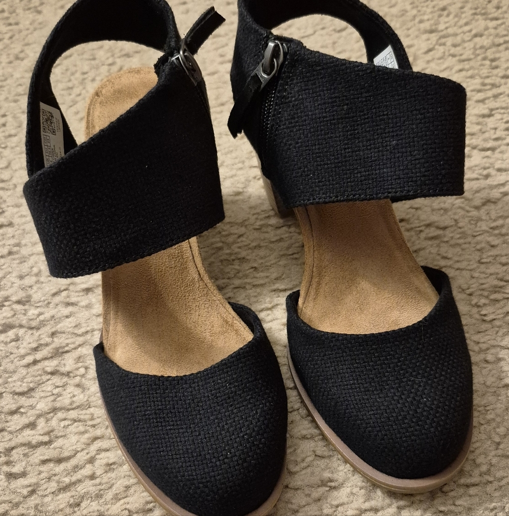 Toms Black Textured Ankle-Strap Block Heel Sandals